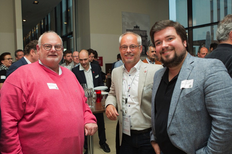 /images/slider-imgs-xs/046_Foto Loeffler_Weconact.jpg